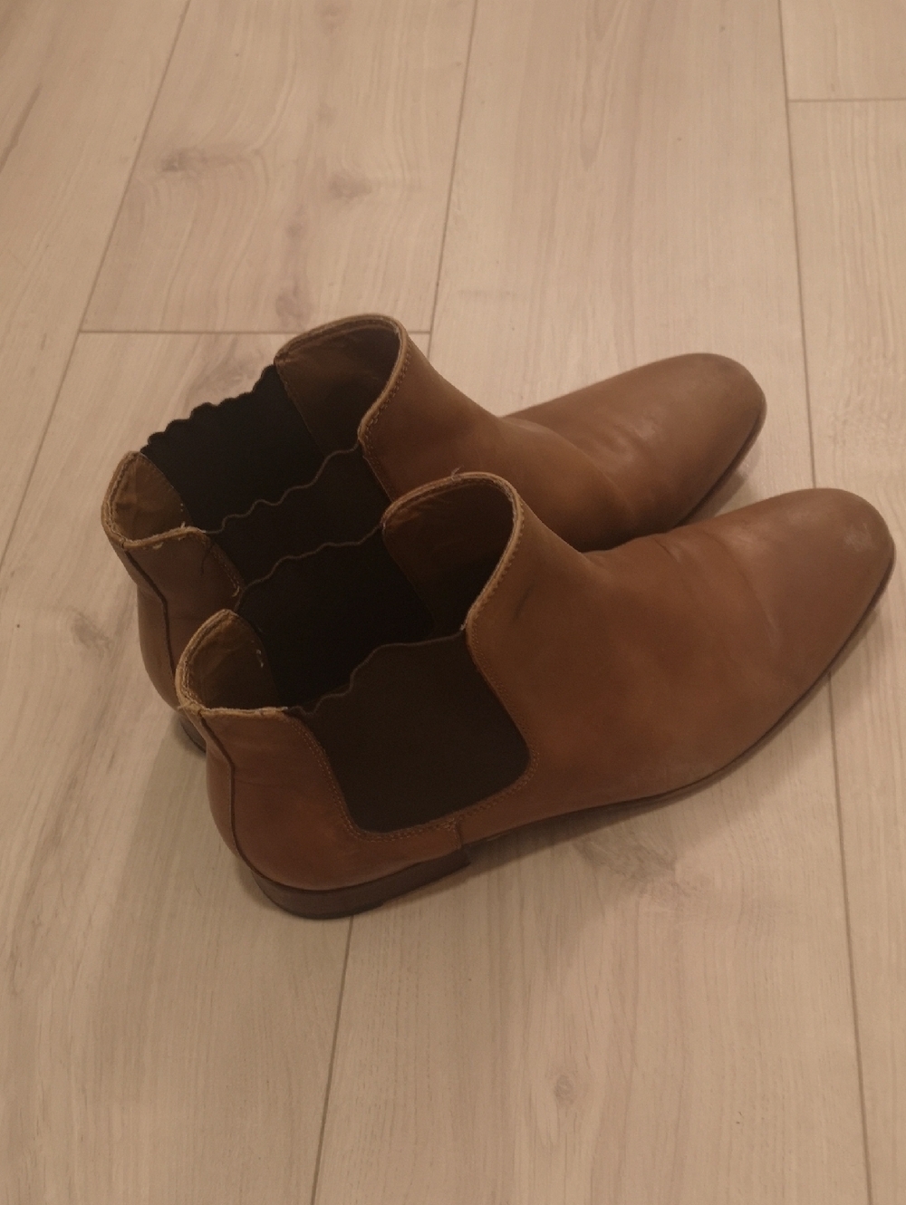 Men's Leather Tan Chelsea Boots - Sleek Slip-On